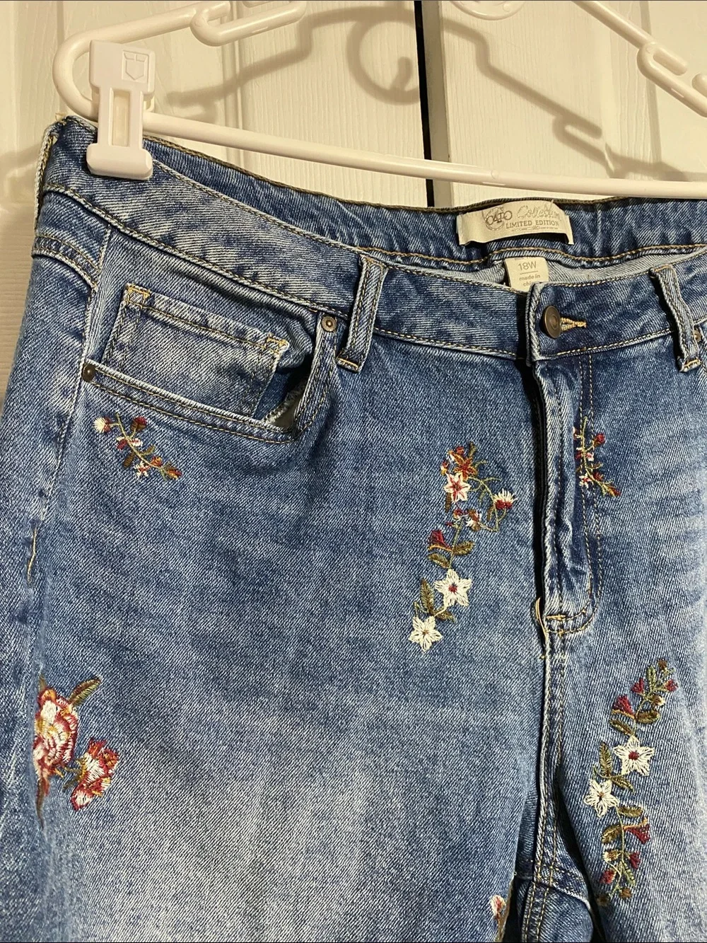 Cato Collection Limited Edition embroidered floral Jeans pants size 18W